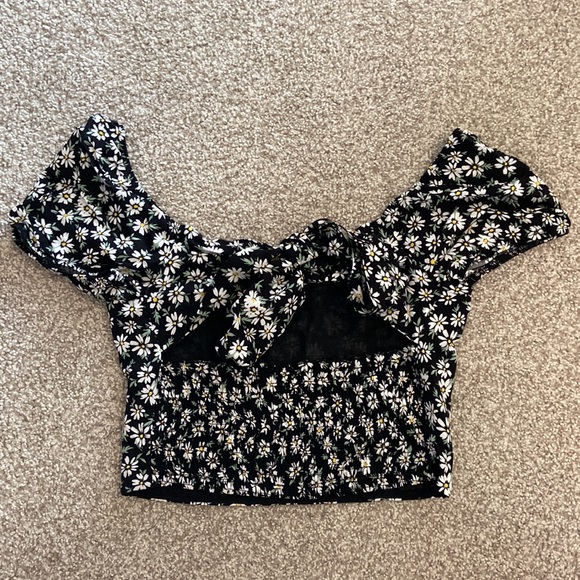 pacsun lottie moss tie back woven top in black and floral print - Picture 3 of 8